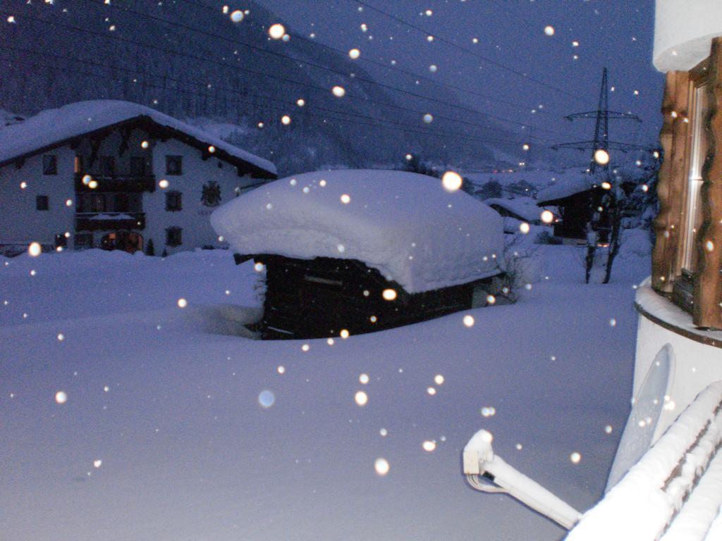 Haus Mattle Lägenhet Pettneu am Arlberg Rum bild